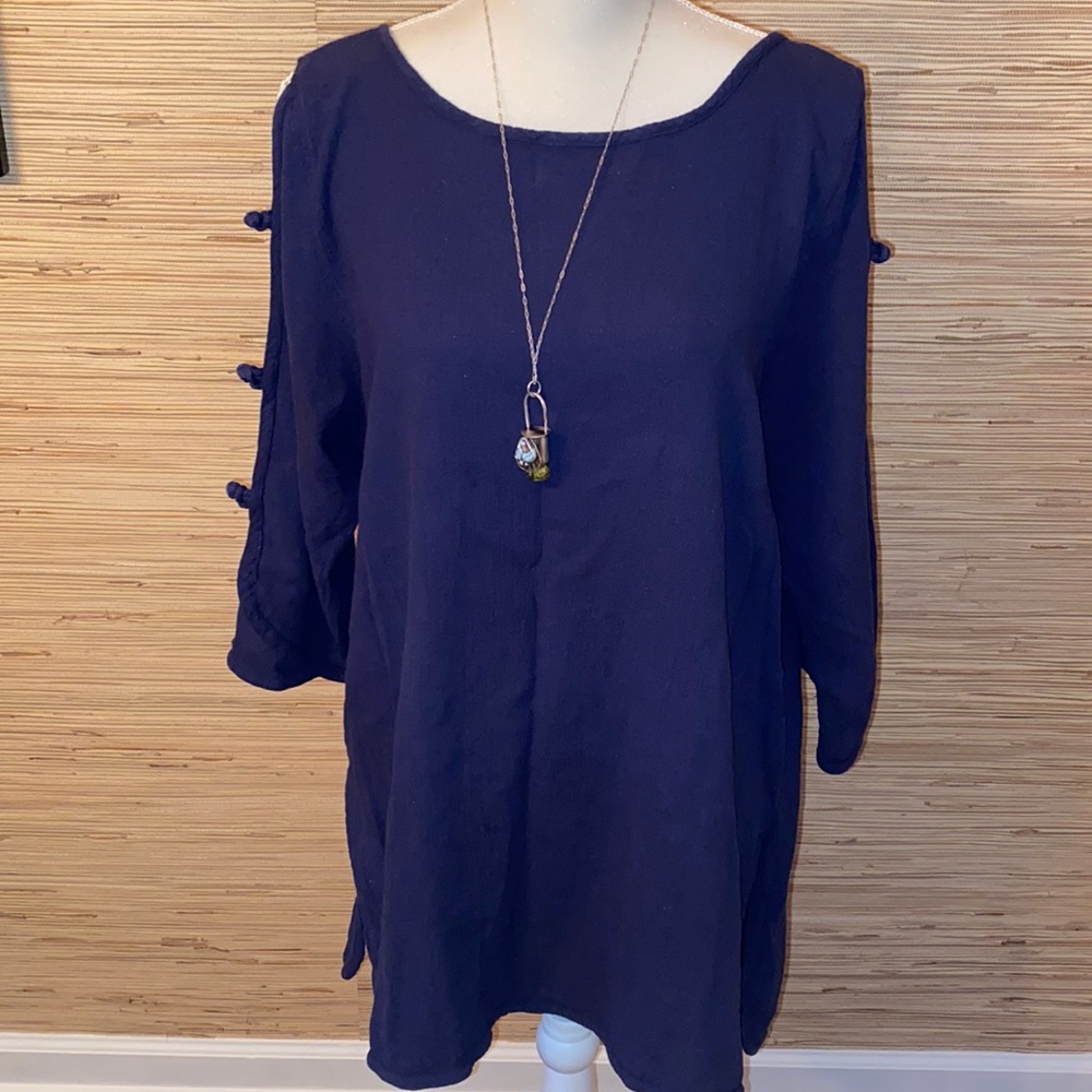 Dunes navy peek arms long sleeve medium top